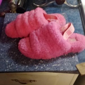 UGG pink fluffy bedroom shoes size 9 color is off match by shade you can see it